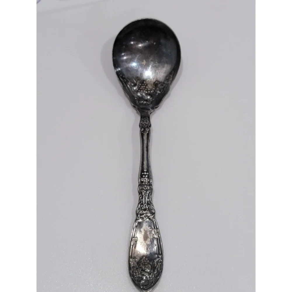 Le Vigne WM Rogers 1881 Flatware Grape Pattern 1908 Sugar Spoon Silver Plate.8oz